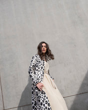 Load image into Gallery viewer, October Dots Abaya