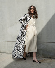 Load image into Gallery viewer, October Dots Abaya