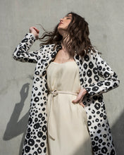Load image into Gallery viewer, October Dots Abaya