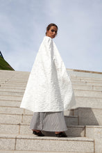 Load image into Gallery viewer, Chic Androgyny Abaya
